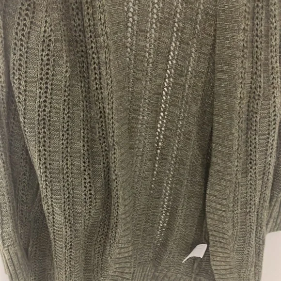 2/30 AE Olive Green Cardigan - Picture 3 of 7